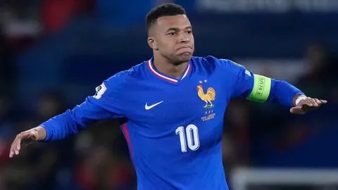 南京城市队引神秘外援加盟，顶级球星特谢拉即将亮相，主帅同框预热引粉丝期待！